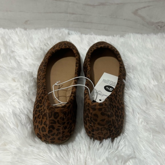 Leopard Print Ballet Flats 5 & 1/2 - Picture 3 of 5